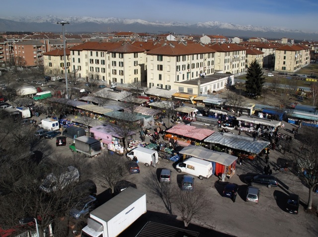 mercato_piazza_De_Gasperi1