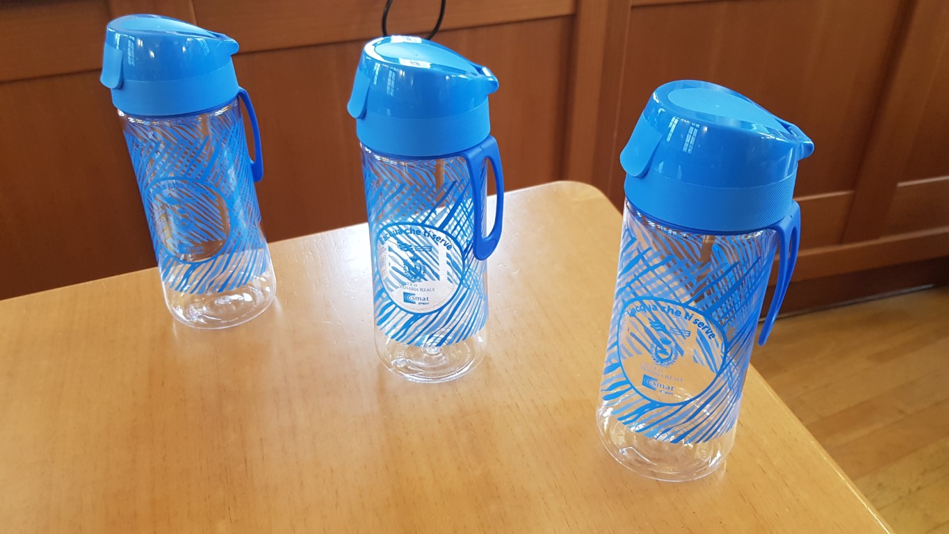 Nelle scuole della Città arrivano le borraccette per acqua a Km 0 